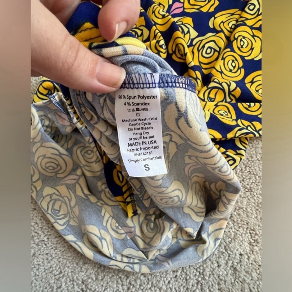 LuLaRoe - Irma Beauty and the Beast Roses - Sz Small - Picture 2 of 3